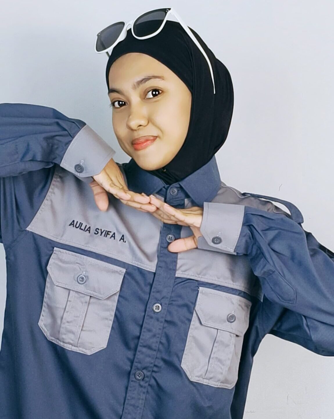 Kemeja organisasi bordir custom warna hitam dengan logo dan nama organisasi, produksi Socratees Industries